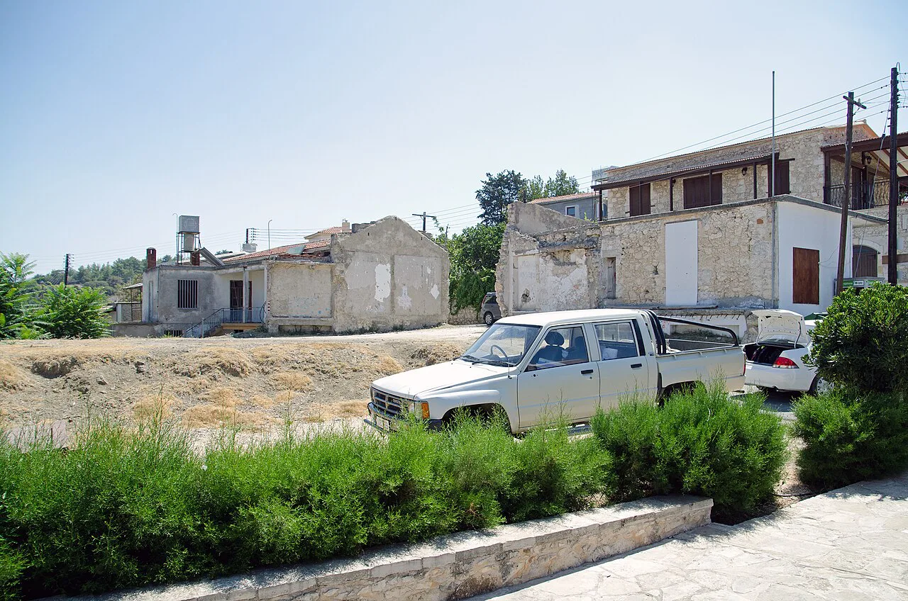 Houses in Lysos.