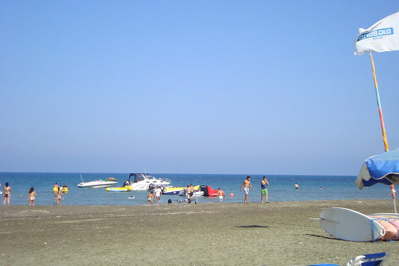Shoreline at Faros beach, Pervolia.