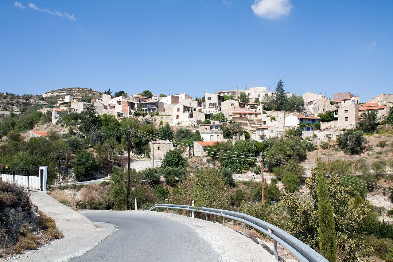 Houses of Vouni beside the road.